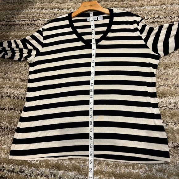 Chico's Travelers Size 3 (XL) Black and White Stripe Top V Neck - Picture 9 of 10